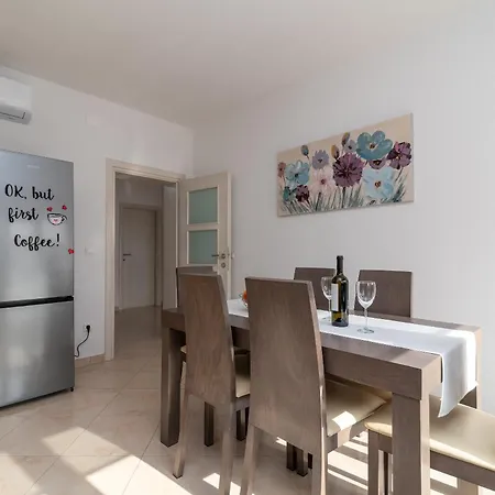 Apartman Domi تروغير