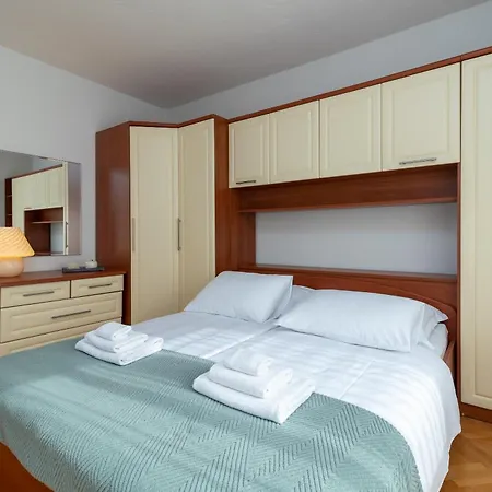 Apartman Domi شقة تروغير