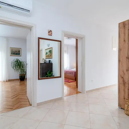 Apartman Domi * تروغير