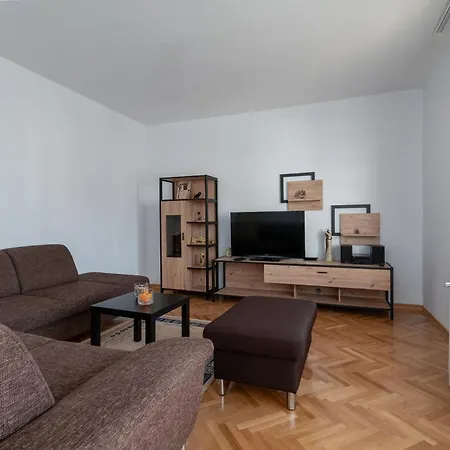 Apartman Domi Apartment *