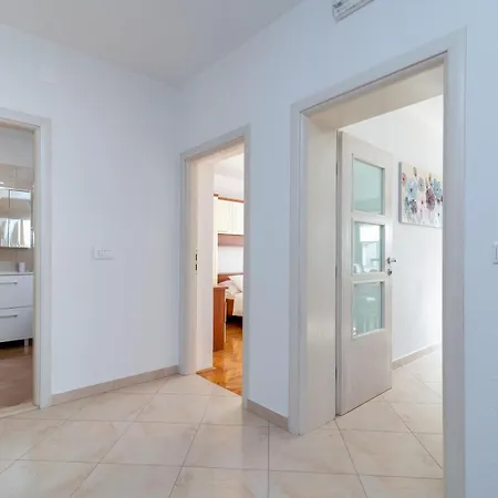 Apartman Domi Apartment